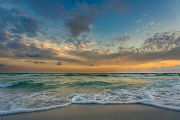 Fototapeta na wymiar Sun setting over the horizon of an ocean expanse, Destin, Florida