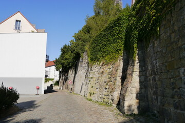 Stadtmauer am Düsterngraben in Halberstadt Harzvorland - obrazy, fototapety, plakaty