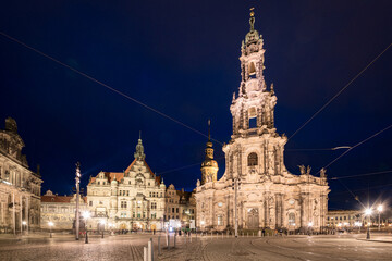 Fototapeta na wymiar historische Altstadt von Dresden mit Hofkirche und Schloss
