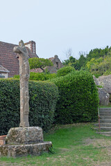 Kapelle und Steinkreuz in St. Guirec an der Cote Granit Rose, Bretagne