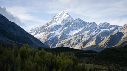 Photo sur Aluminium brossé Aoraki/Mount Cook Massive snowy mountain with glacier catching the last light and towering above shaded alpine valley