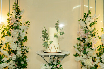 Decorated wedding cake	