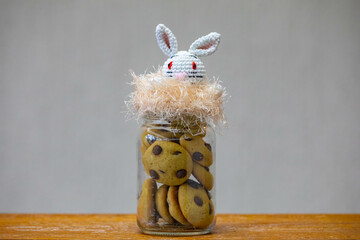 Easter scene with a bunny made using the amigurumi technique and cookies
