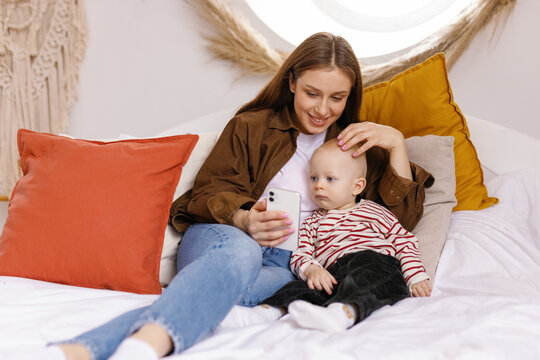 Parenthood  toddlerhood gadget free time recreation social media