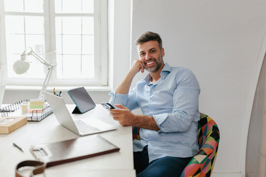 Lifestyle image of happy man working in the office