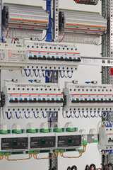 Connection of electronic control modules of home automation using electrically insulated copper wires.