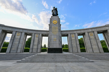 Soviet War Memorial in Berlin Tiergarten - 770931152