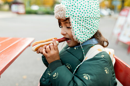 kid eating hotdog