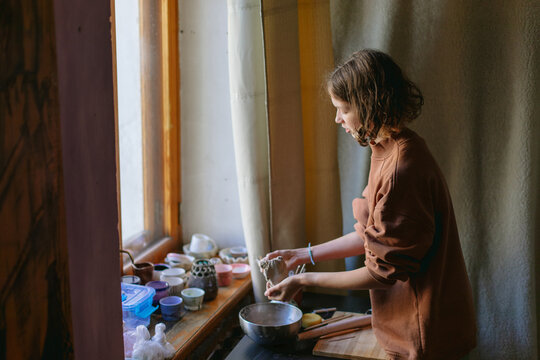 
potter girl working at the table