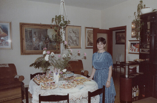 1986. Mother poses for a photo in the living room at home.