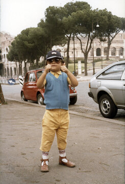 1983. A five-year-old with thumbs up poses for a photo on the street.