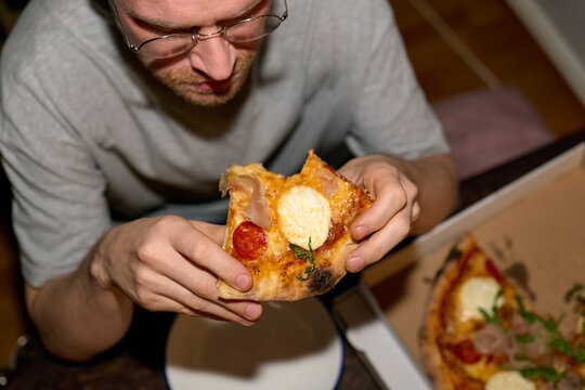 Eating pizza
