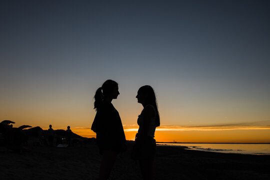 sisters silhouette