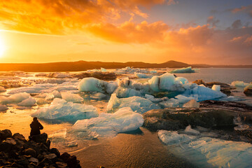 Incredible sunset over the icebergs of the Jokulsarlon Glacier Lagoon,  Iceland - obrazy, fototapety, plakaty