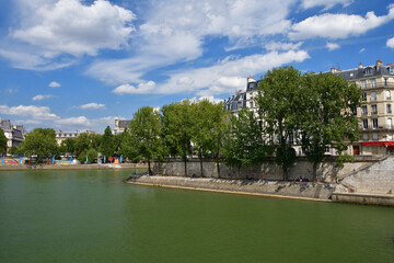 Fototapeta premium Paris, France. The Seine River flows near Île Saint-Louis. August 11, 2021.