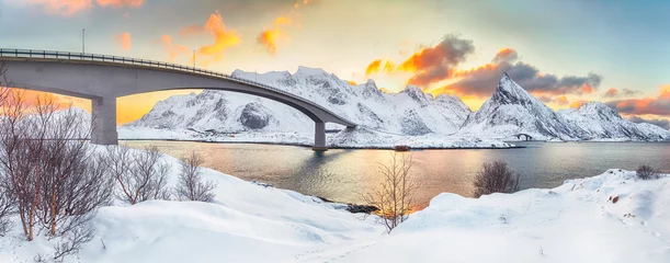 Papier Peint photo autocollant Reinefjorden Captivating morning view of  Fredvang cantilever bridges at sunrise.