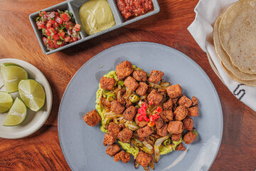 chicharron de atun, comida tipica mexicana