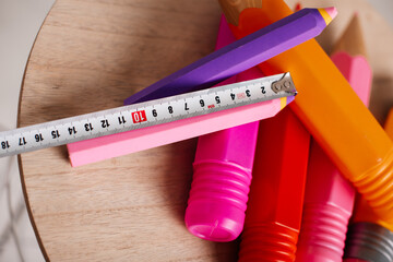 School Enrollment Decoration Colored pencil and other stylus. We measure with a tape measure.