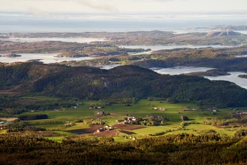 Photo sur Plexiglas Atlantic Ocean Road A beautiful landscape of a coastline and a village in Norway,  Atlantic Ocean Road