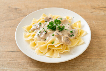 farfalle pasta with mushroom white cream sauce