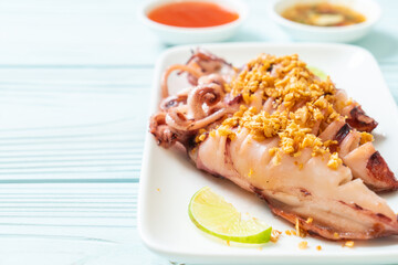 fried squid with garlic
