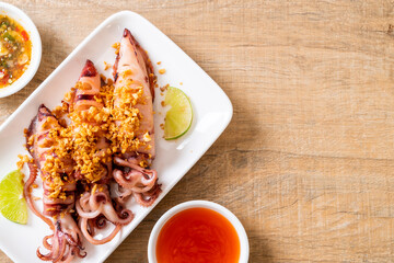 fried squid with garlic