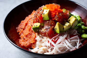 A view of a tuna poke bowl. © DAVID