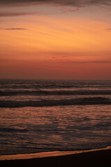 Obraz premium atardecer en la playa 