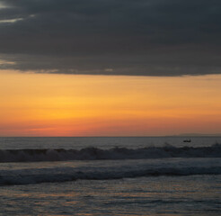 atardecer en la playa 