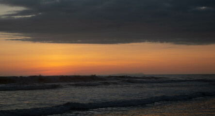 atardecer en la playa 