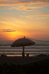 atardecer en la playa 