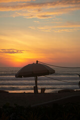 atardecer en la playa 