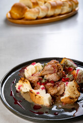 Braised turkey with pomegranate seeds and toasted baguette