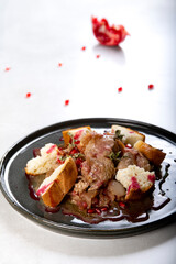 Braised turkey with pomegranate seeds and toasted baguette