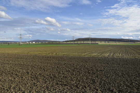 Schulenburger Umgebung mit blauem Himmel
