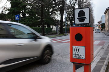 column for detecting the speed of cars in the city