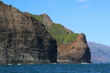 Fototapeta na wymiar Scenic view of the green cliffs against the sea