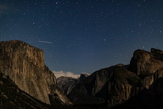 Scenic view of the mountains in Yosemite National Park, California