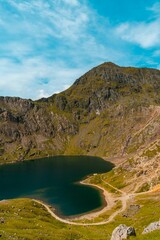 Obraz premium Snowdon Peak with Lake