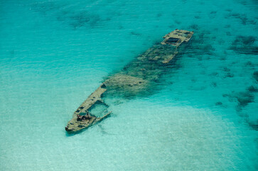 Sunken ship at the reef in Kuna Yala. San Blas archipelago, Caribbean, Panama, Central America -...