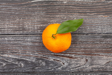 tangerine leaf on wood background