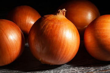 onions on black wood background - 771525944