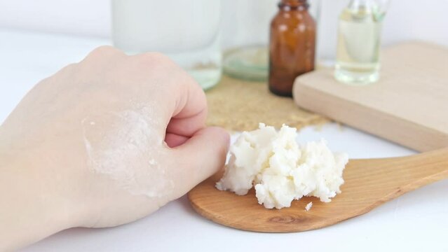 unrefined shea butter, rich in healthy ingredients, good for the skin