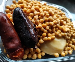 Cocido madrileño. Gastronomía tradicional de Madrid, España