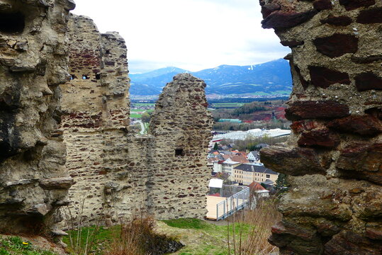 Mauerreste der Ruine Fohnsdorf