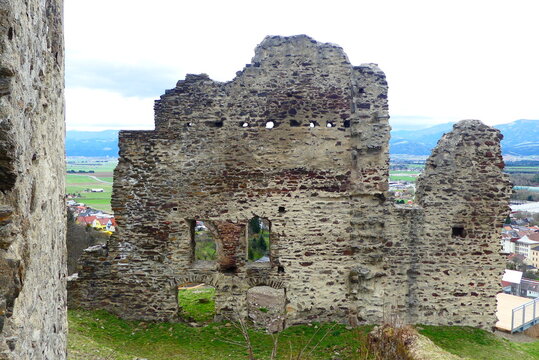 Mauerreste der Burgruine Fohnsdorf