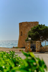 Steinturm am Meer Mallorca