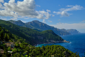 Westküste Mallorca Meer mit Berg 