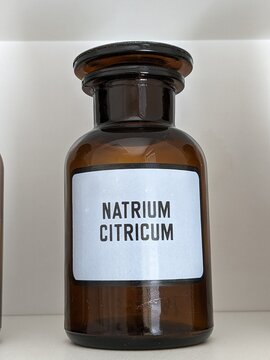 Old fashioned medicine glass bottles,brown vintage pharmacy bottles for medicinal substances-Natrium citricum