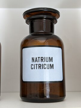 Old fashioned medicine glass bottles,brown vintage pharmacy bottles for medicinal substances-Natrium citricum